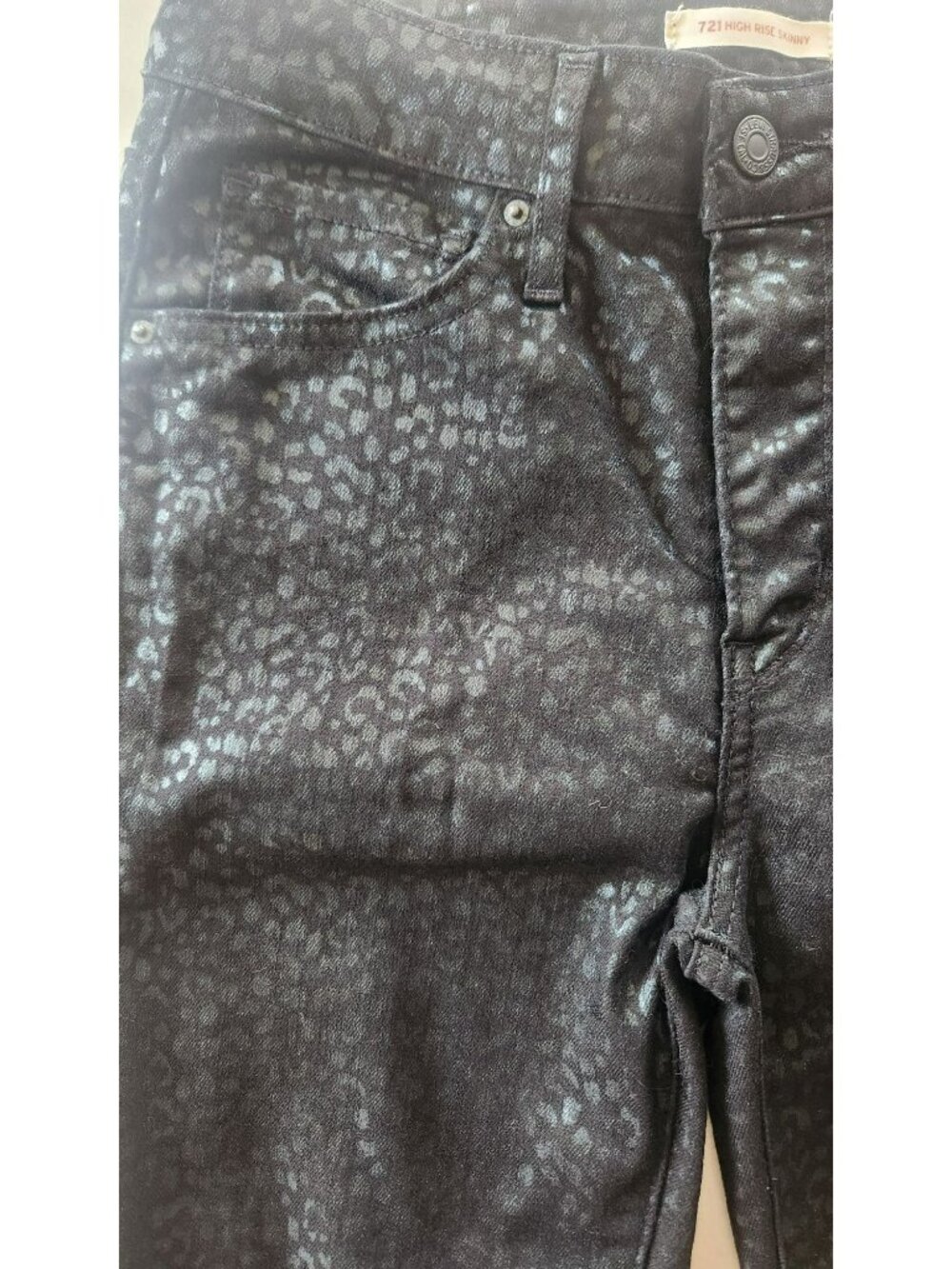Levis 721 High Rise Skinny Black-On-Black Animal Print Jeans Size 28 - Picture 3 of 4